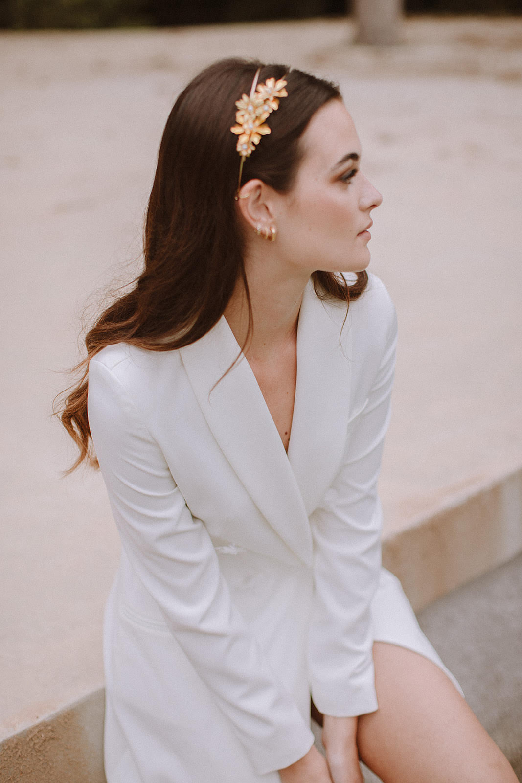 Diadema joya en novia con el pelo suelto